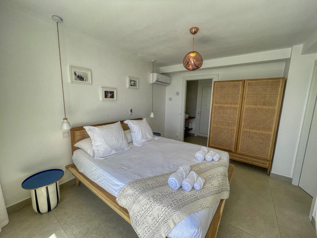 27 Location villa piscine vue mer ilet Gosier Guadeloupe_chambre 1